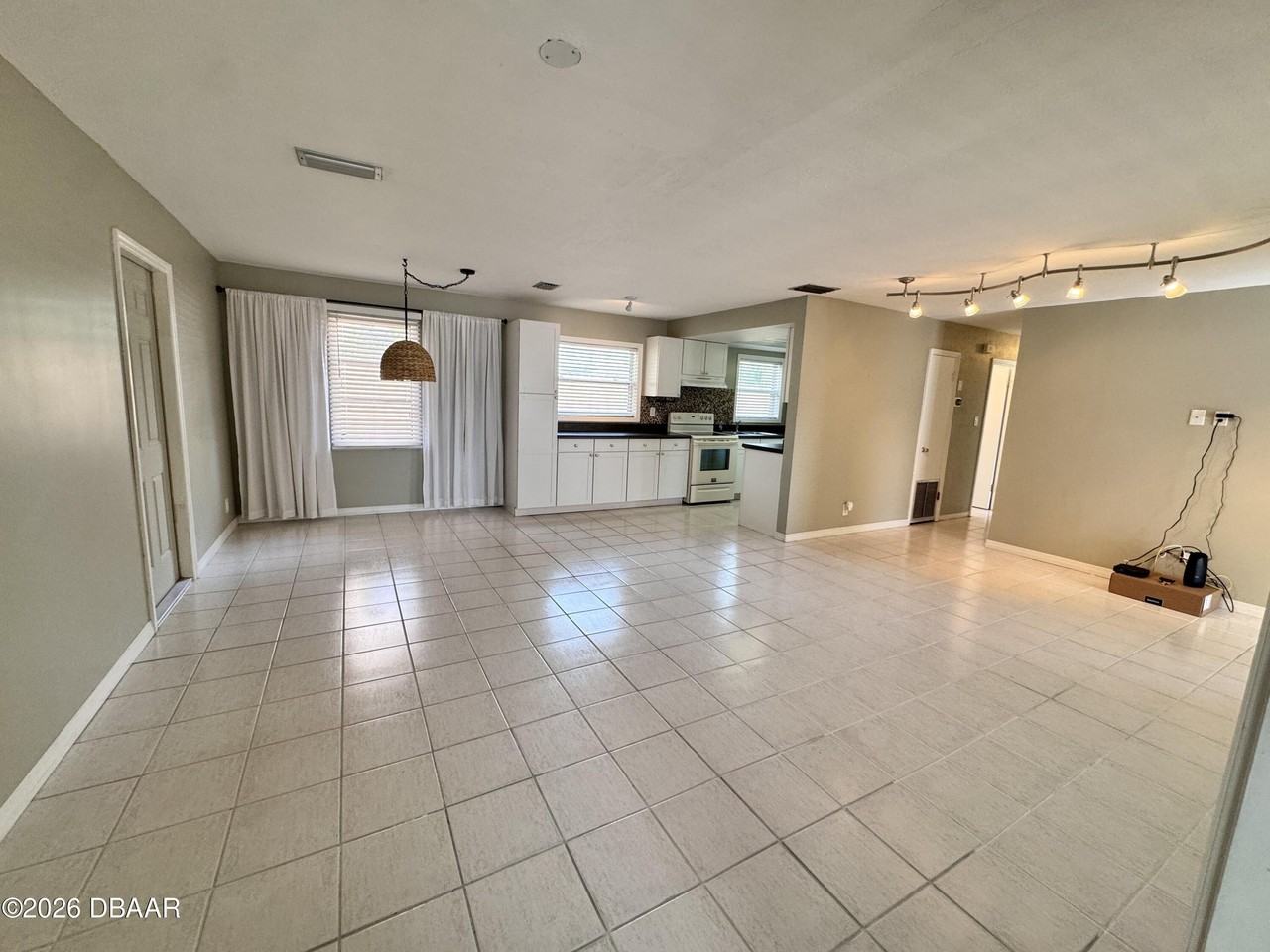 302 Fox Pl - Photo 2 of 25