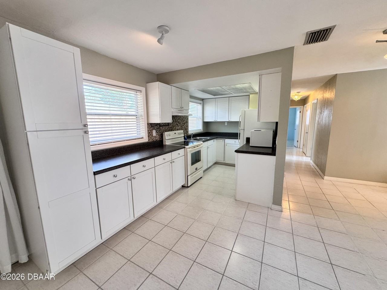 302 Fox Pl - Photo 4 of 25