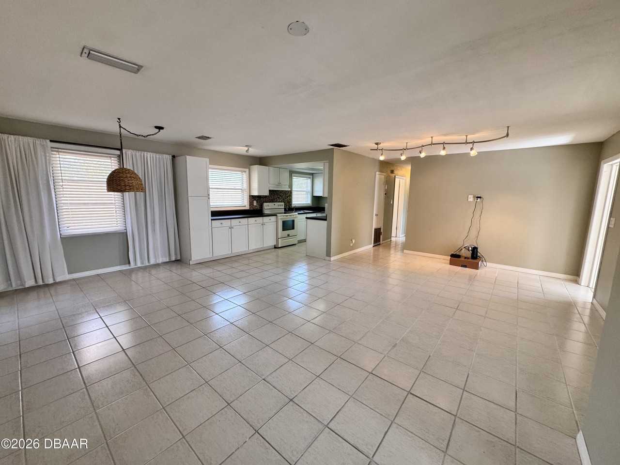 302 Fox Pl - Photo 6 of 25