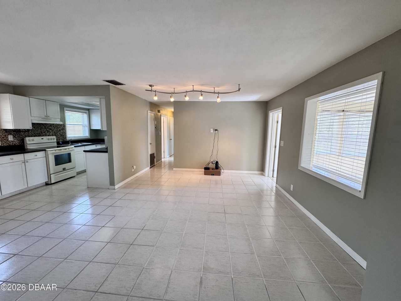 302 Fox Pl - Photo 7 of 25