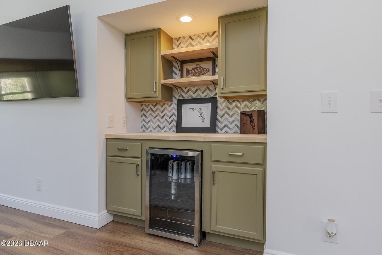 931 Meadow View Dr #A - Photo 5 of 48
