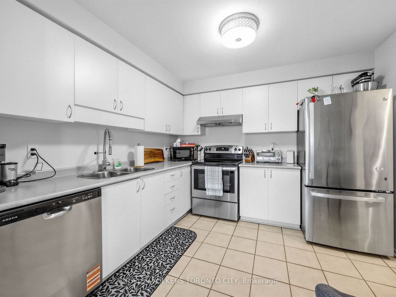 15 Fulton Cres - Photo 7 of 32
