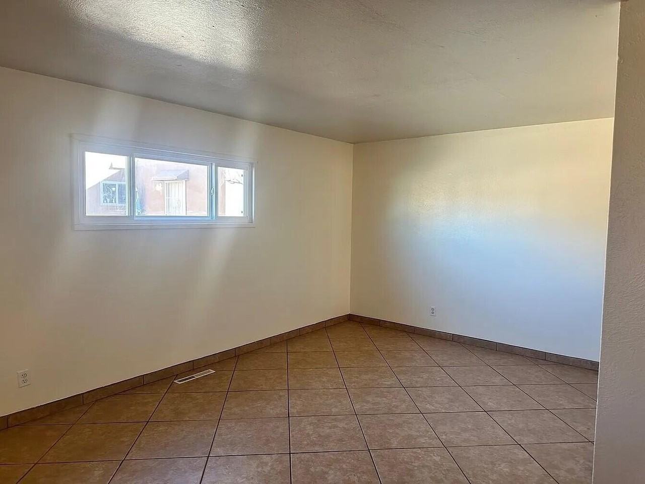 4024 Comanche Rd Ne - Photo 3 of 21