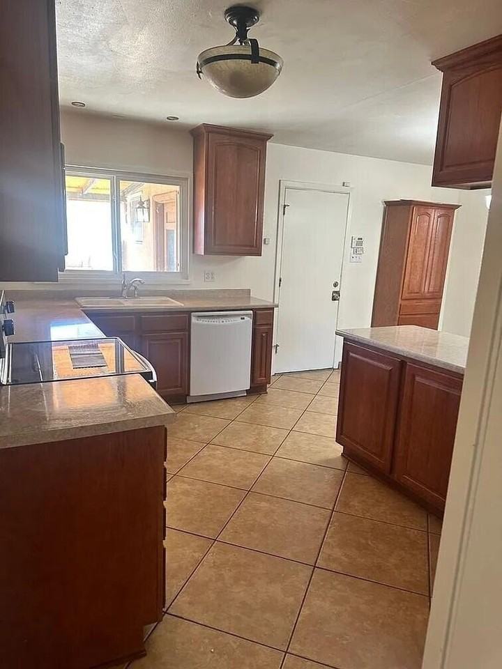 4024 Comanche Rd Ne - Photo 4 of 21