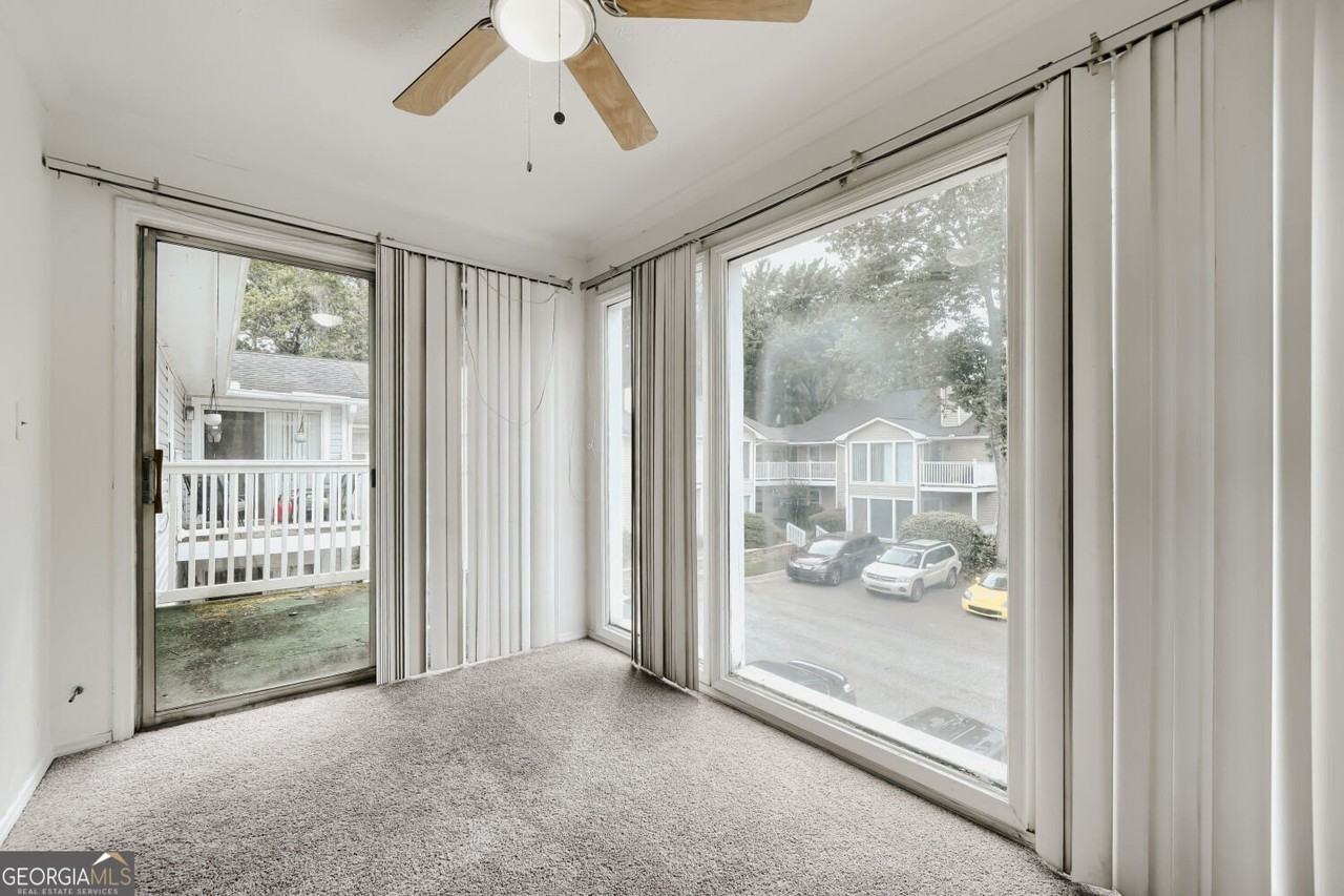 905 Augusta Dr Se - Photo 6 of 17