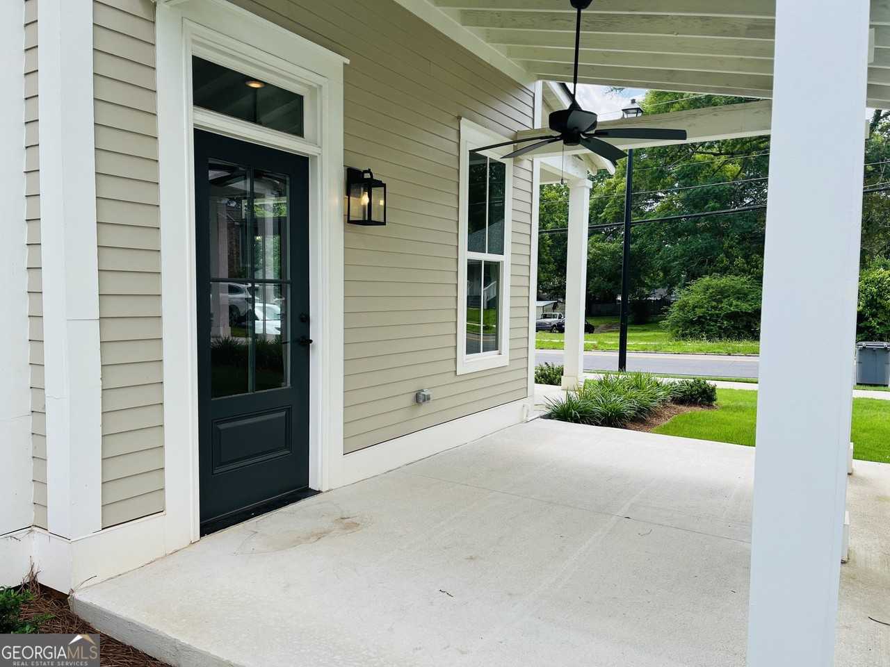 705 Jefferson St - Photo 3 of 32