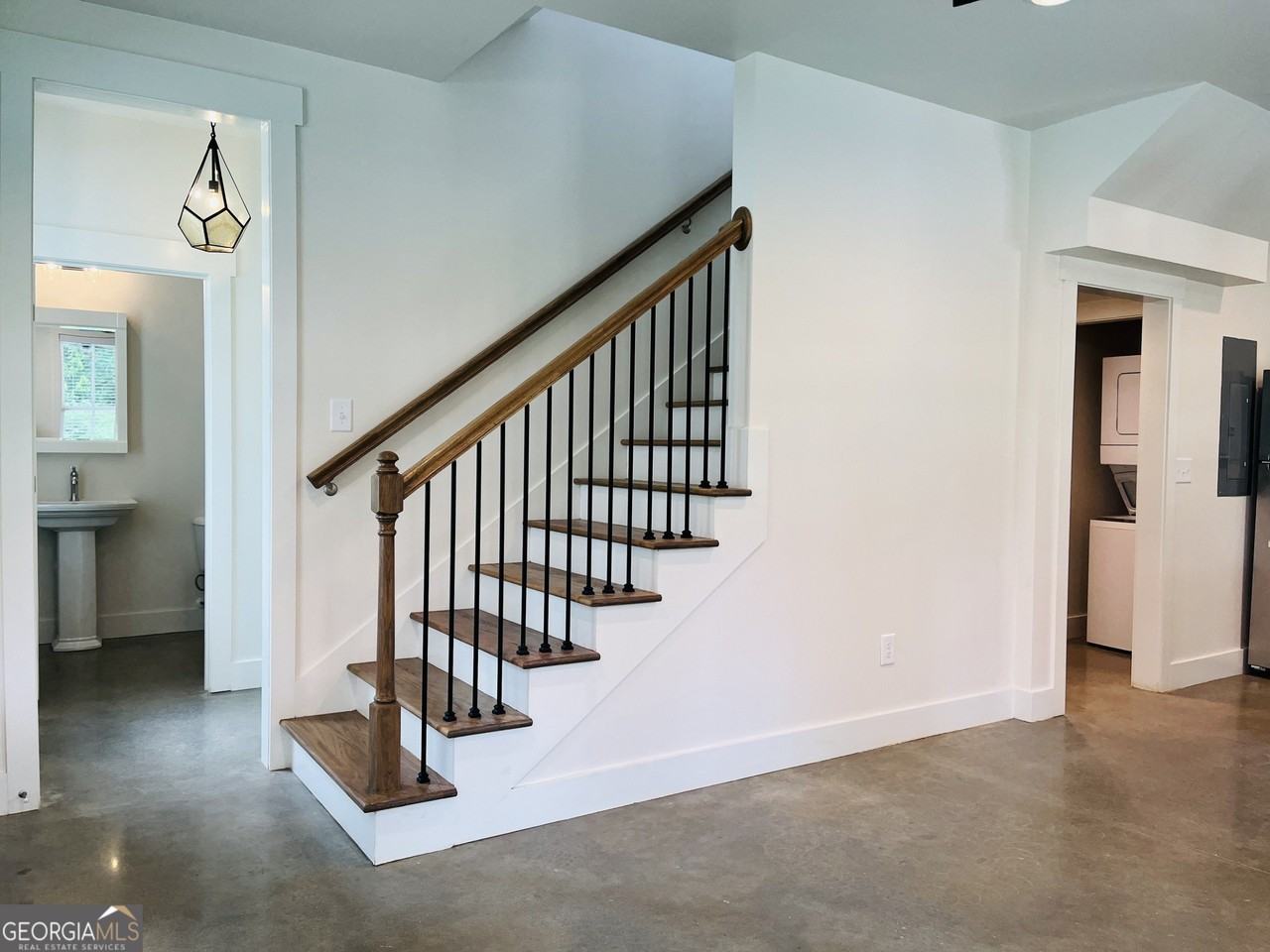 705 Jefferson St - Photo 5 of 32