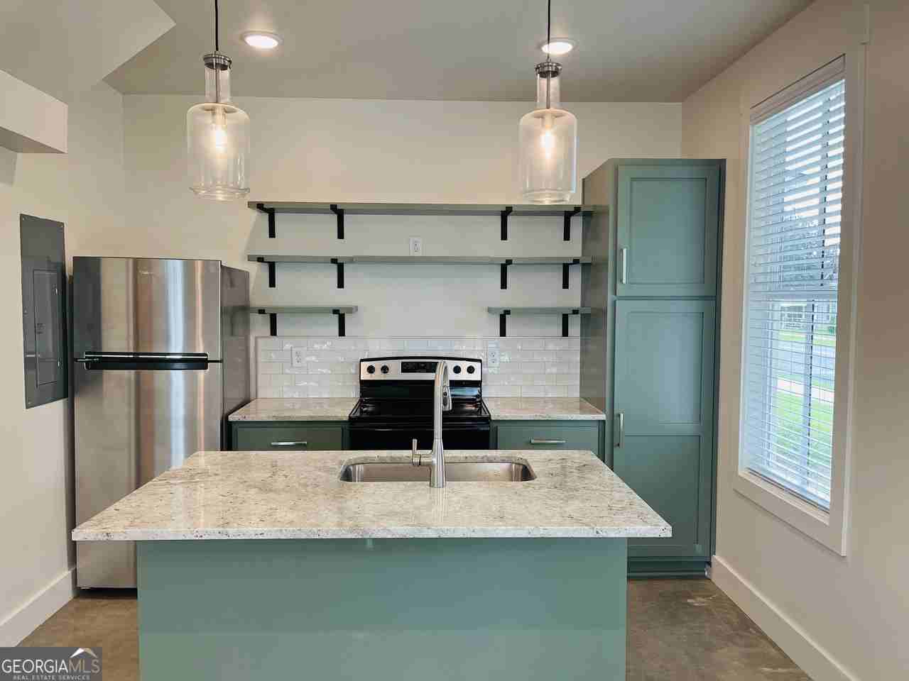 705 Jefferson St - Photo 6 of 32