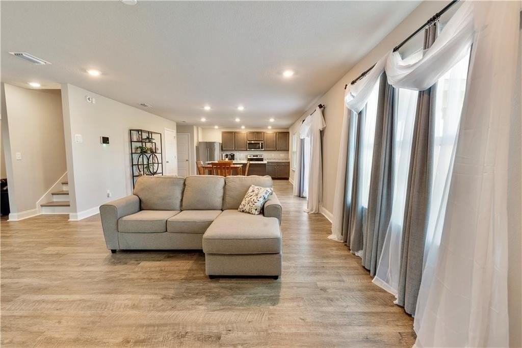 8120 Fairview Ct - Photo 4 of 16