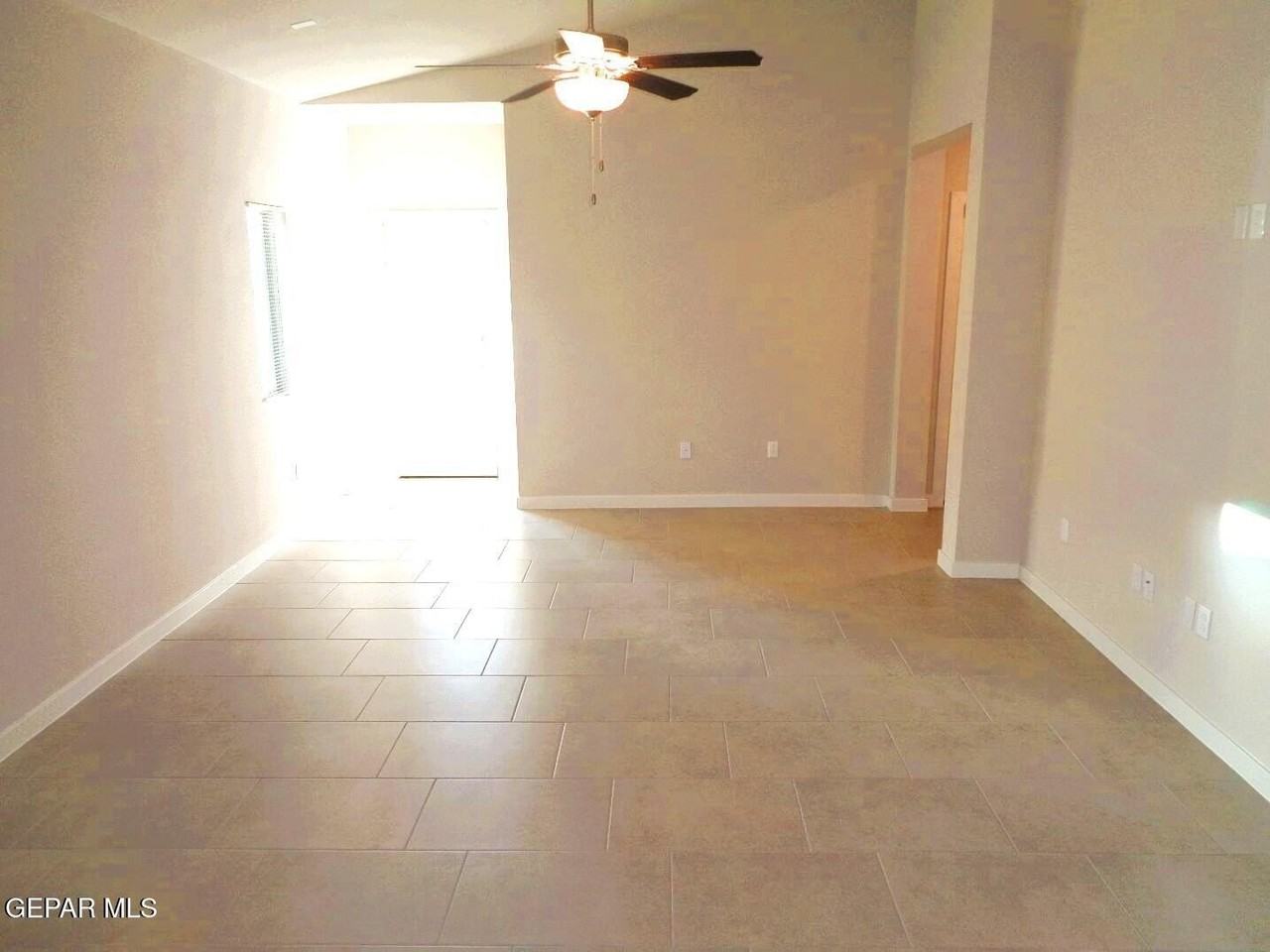 14932 Tierra Haven Ave - Photo 3 of 20