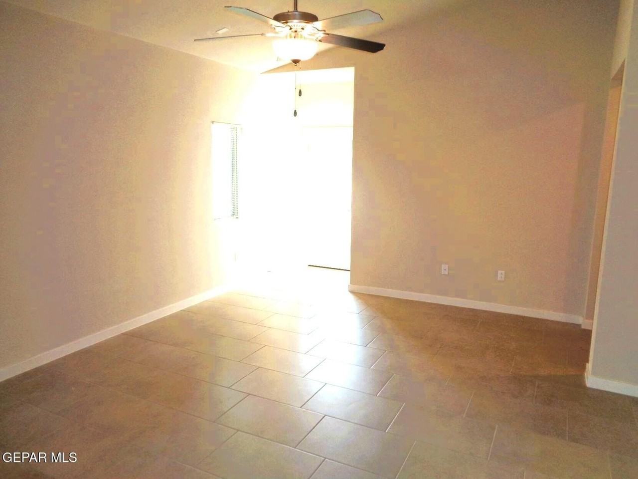 14932 Tierra Haven Ave - Photo 4 of 20