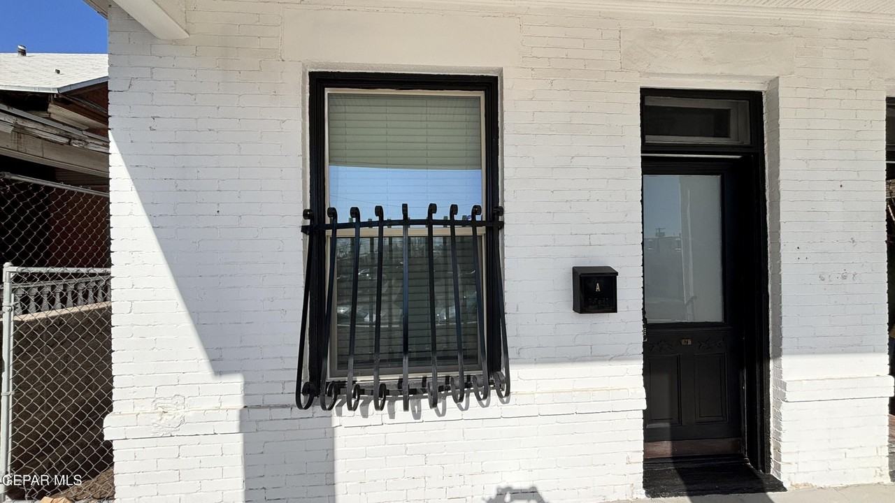 1509 E Yandell Dr #A - Photo 3 of 16