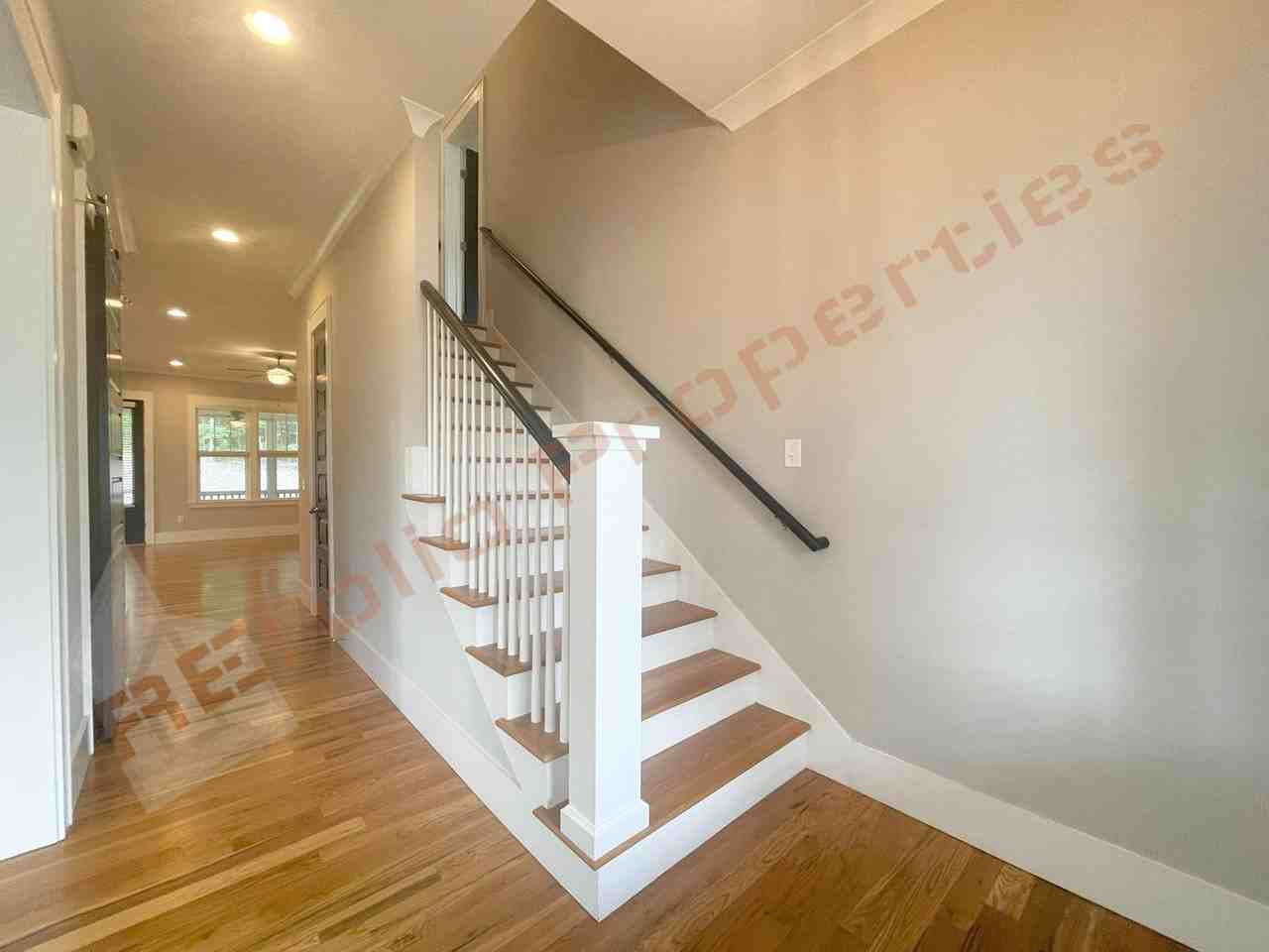 413 Ancient Oaks Dr - Photo 2 of 32