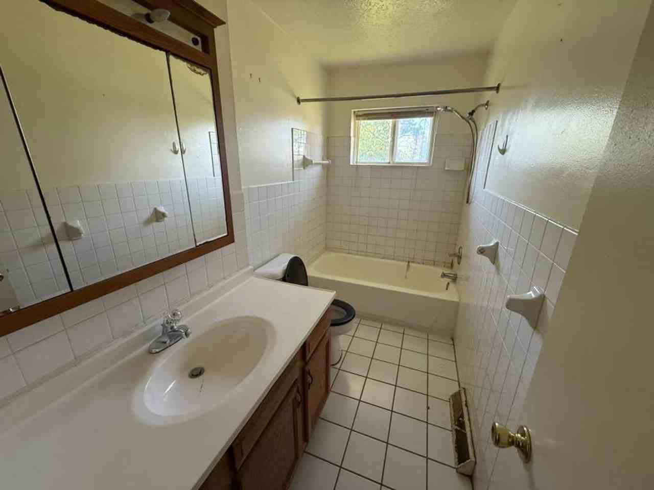 4889 Banbury Ct - Photo 4 of 11