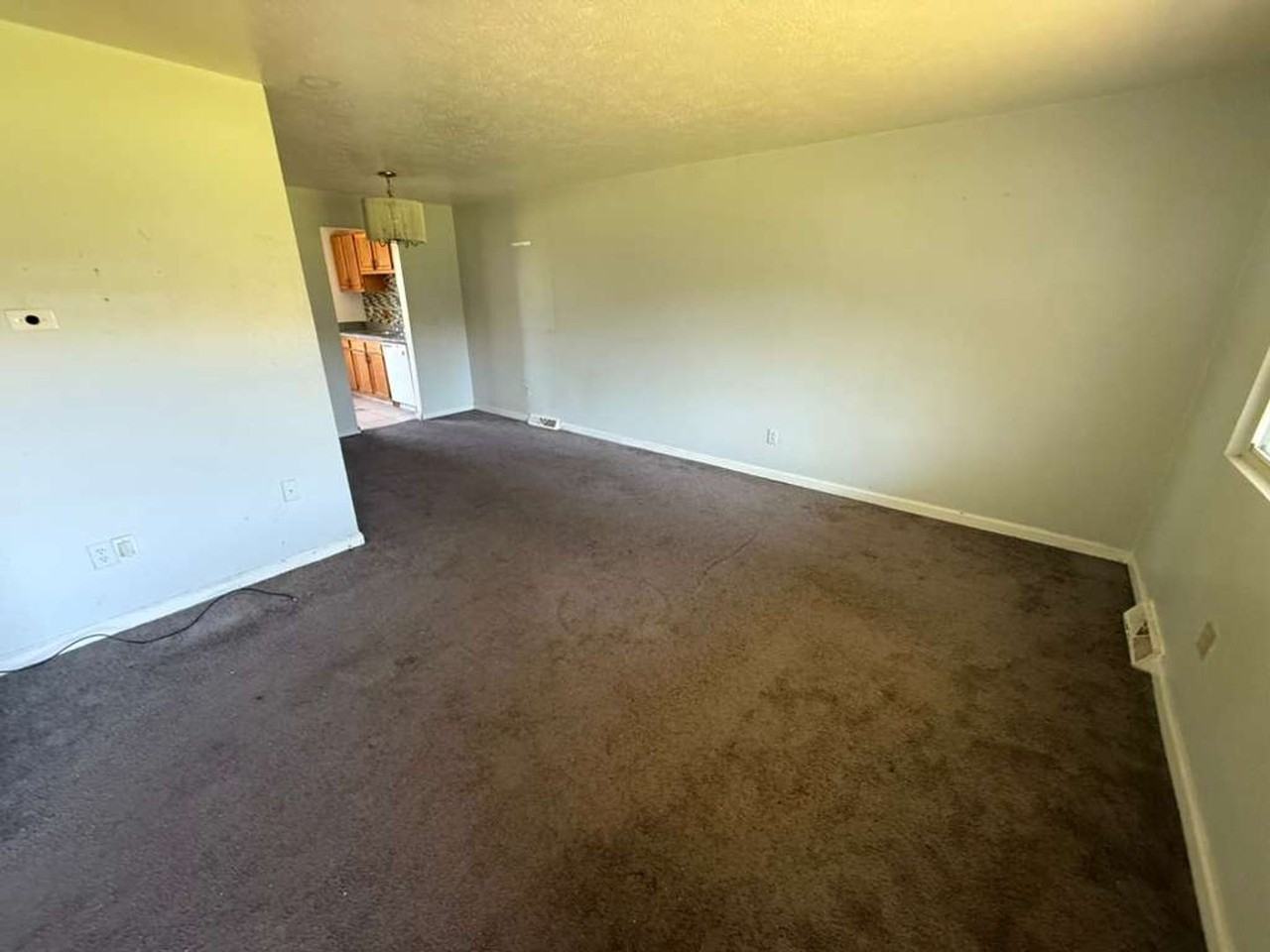 4889 Banbury Ct - Photo 6 of 11