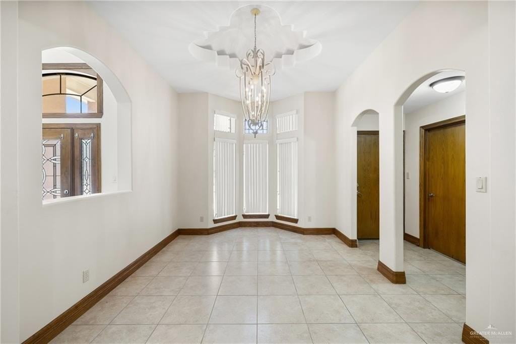 801 New Orleans Cir - Photo 3 of 19