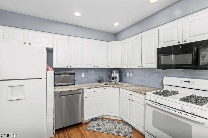 21 Edgefield Dr - Photo 6 of 30