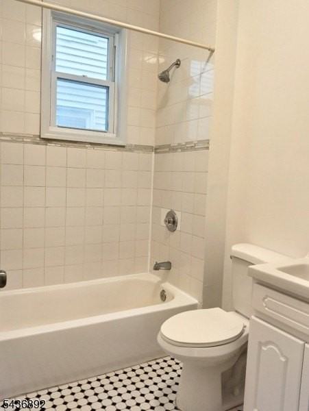 166 Goodwin Ave #1 - Photo 5 of 9