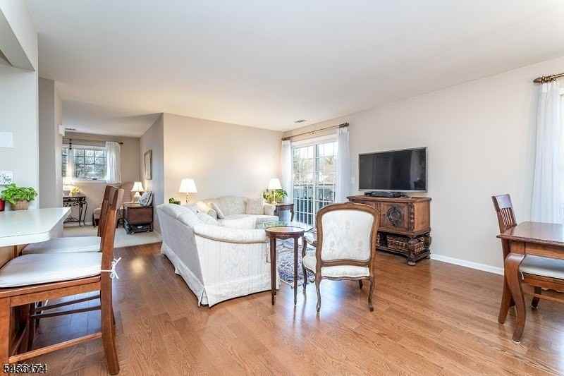 290 Potomac Dr - Photo 2 of 16