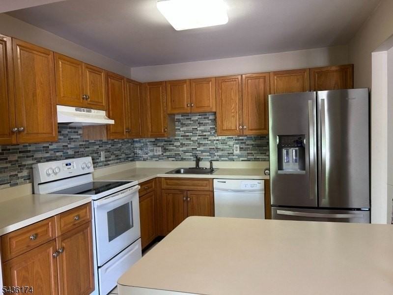 290 Potomac Dr - Photo 4 of 16