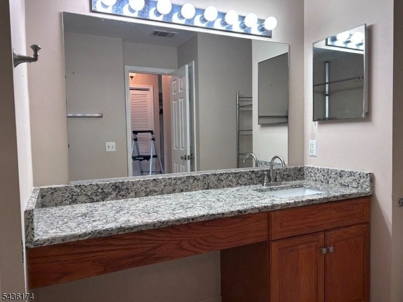 290 Potomac Dr - Photo 5 of 16