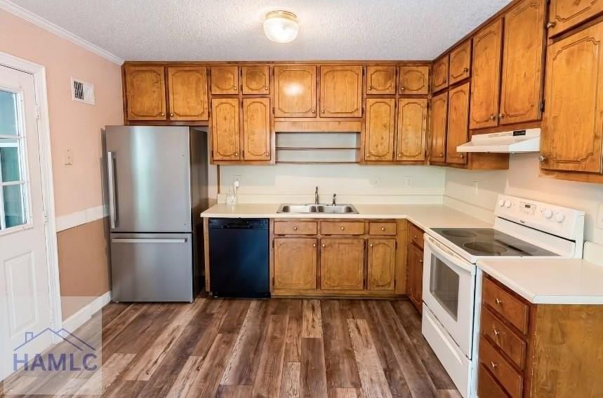 290 Pleasant Dr - Photo 3 of 16