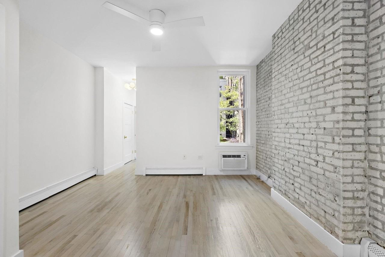 1120 Hudson St #4 - Photo 7 of 17