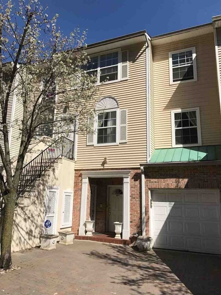 24 Bergen Ridge Rd #3