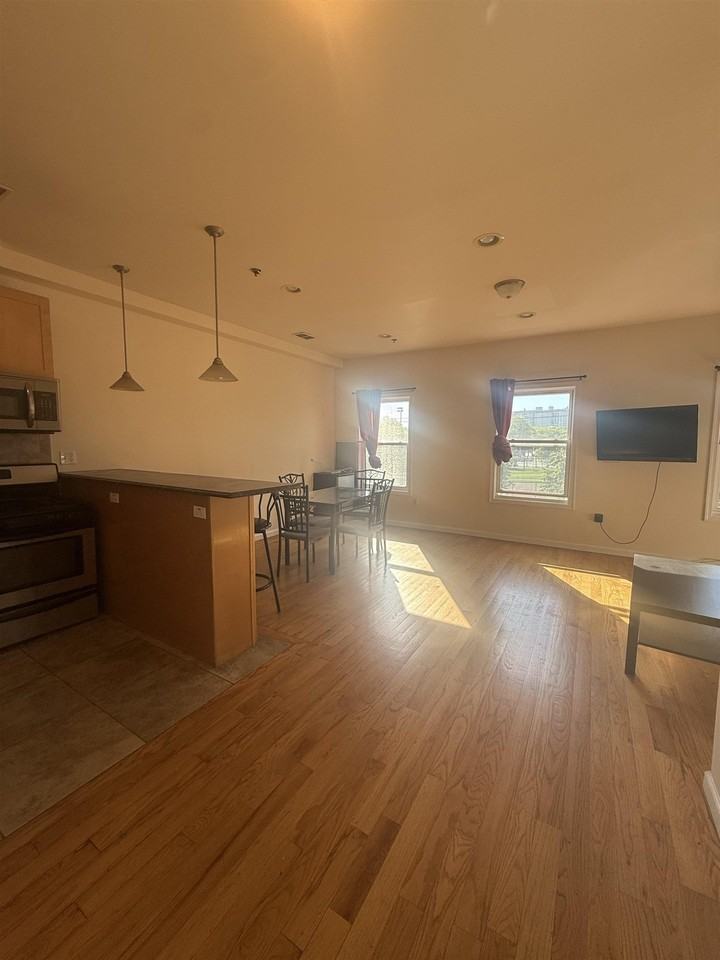 543 Central Ave #3 - Photo 2 of 18