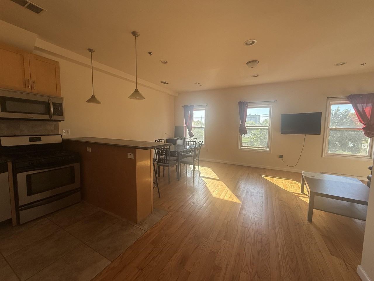 543 Central Ave #3 - Photo 4 of 18