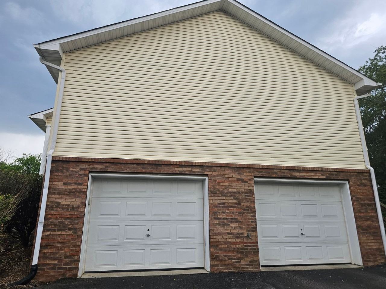 1721 Sparrow Ln - Photo 2 of 12