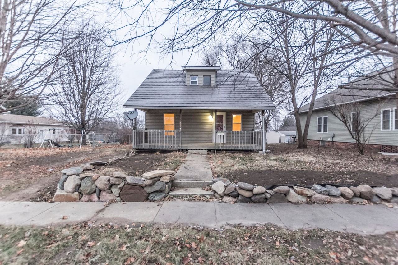 1615 13th St - Photo 2 of 12