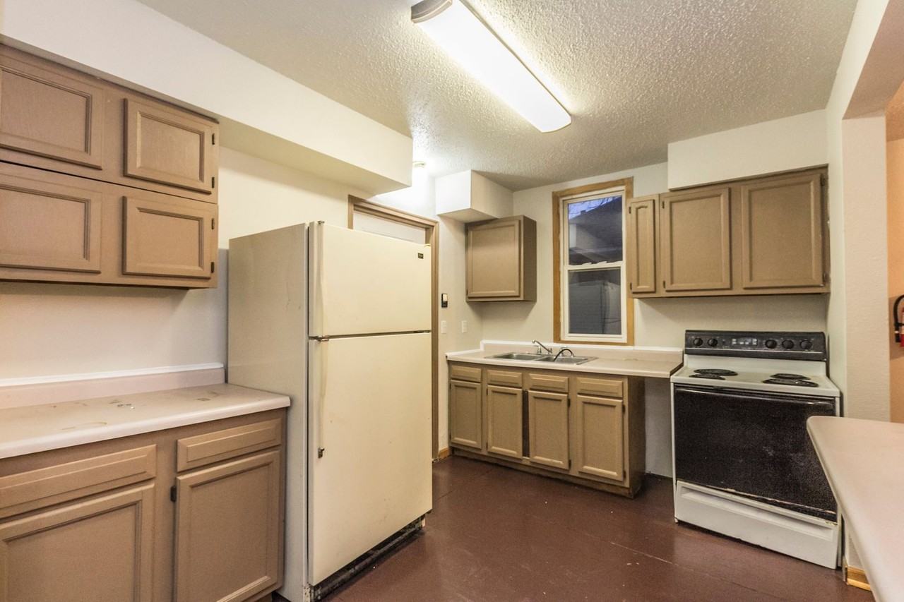 1615 13th St - Photo 4 of 12