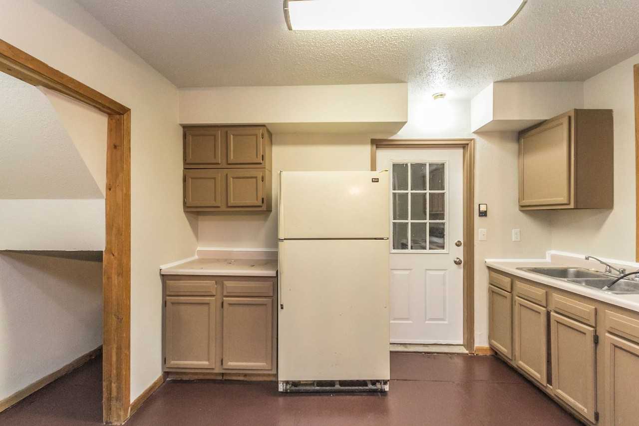 1615 13th St - Photo 5 of 12