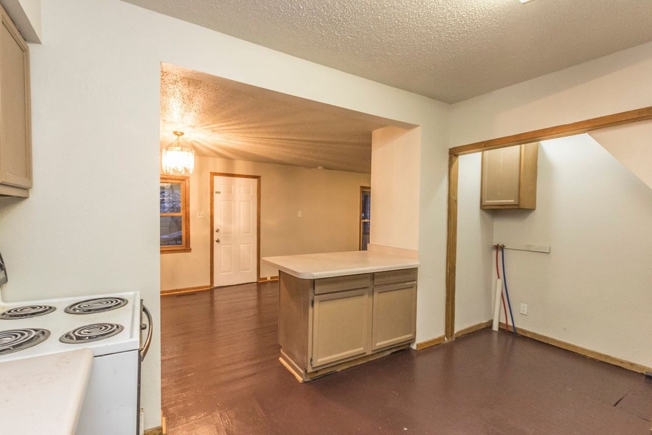 1615 13th St - Photo 6 of 12