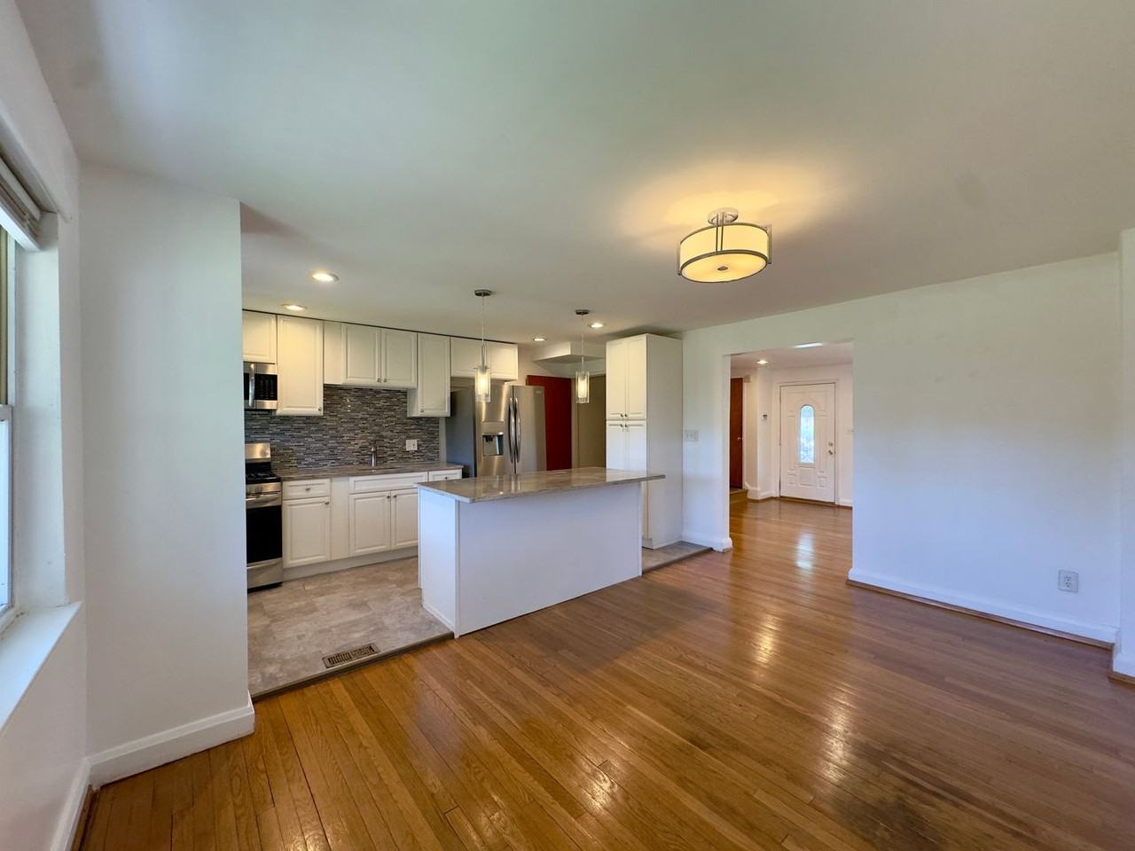 5781 Edgepark Rd - Photo 4 of 22