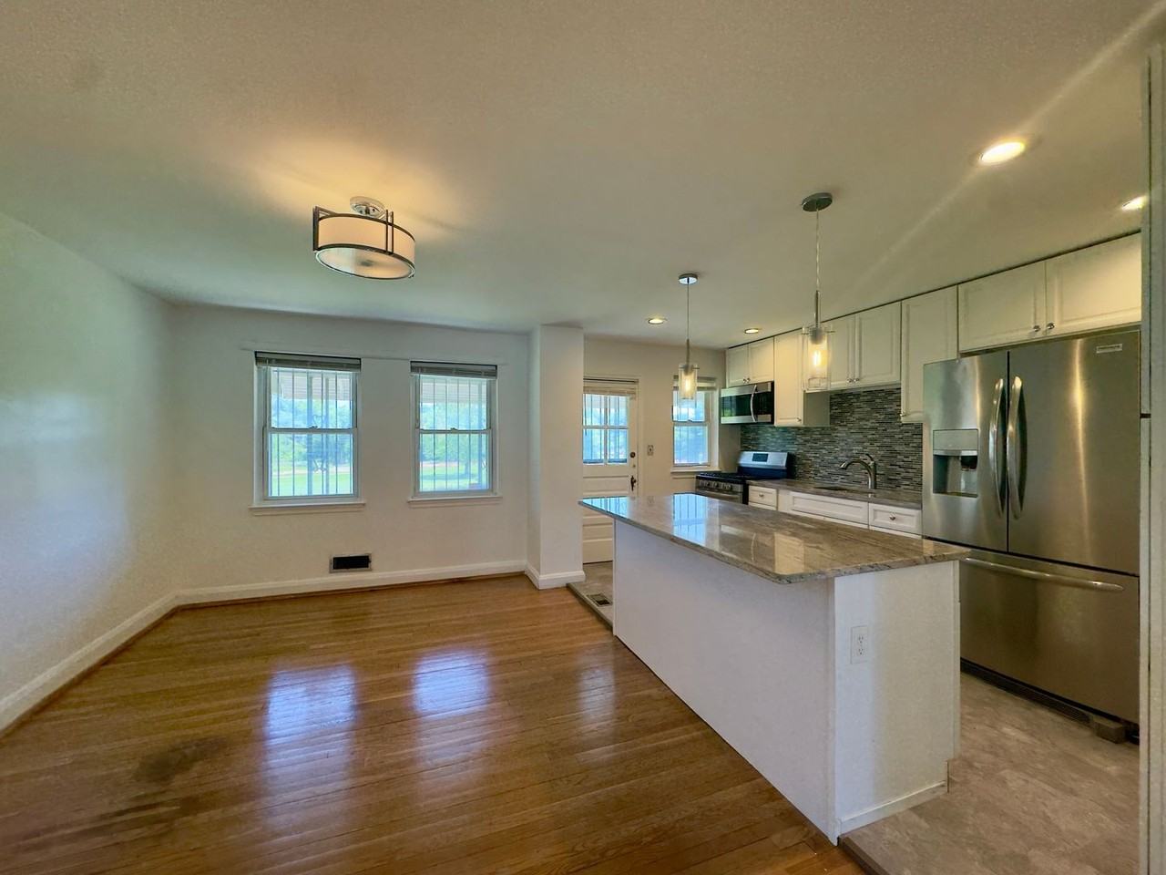 5781 Edgepark Rd - Photo 5 of 22