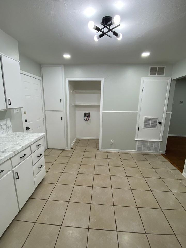 6805 Dubuque Ln - Photo 5 of 15