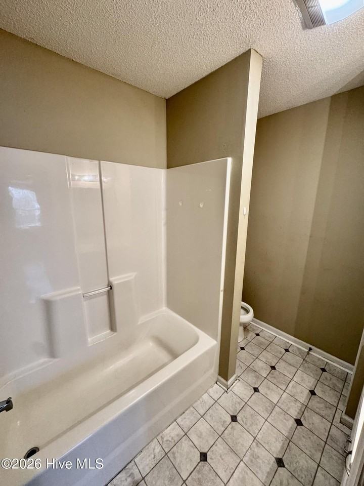 2506B Bluff View Ct #B - Photo 2 of 21