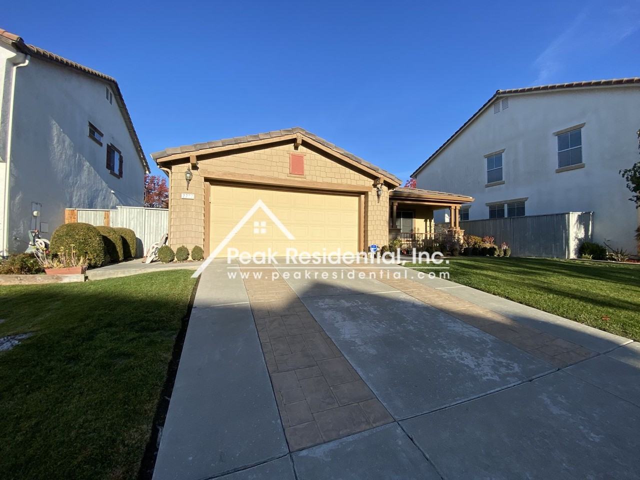 2727 Hinton Cir - Photo 3 of 24