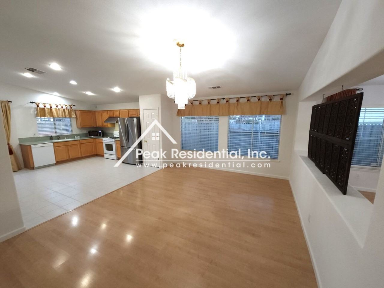 2727 Hinton Cir - Photo 7 of 24