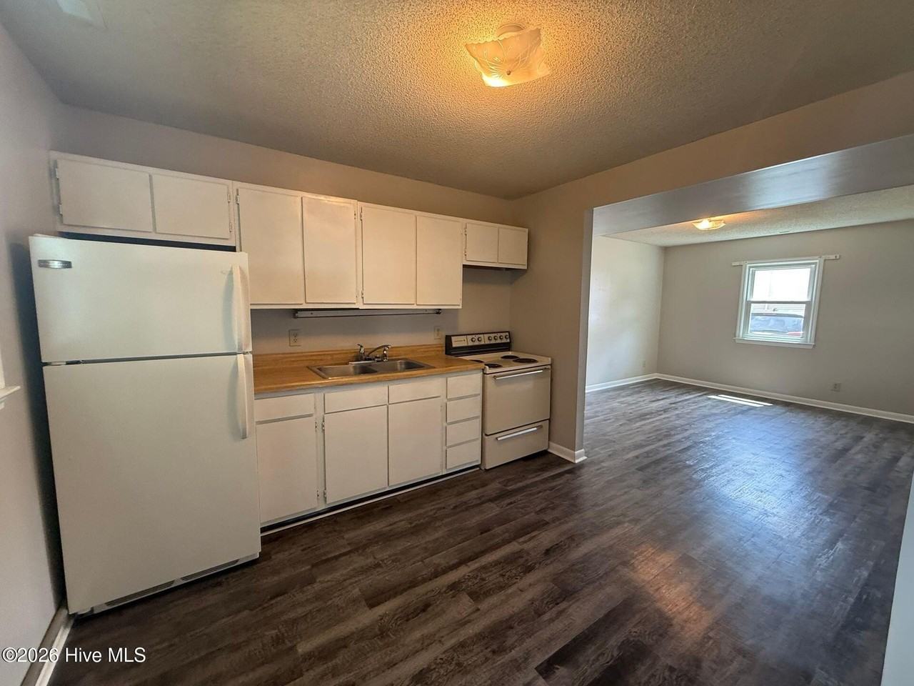 2310 Indian Dr #9 - Photo 2 of 6