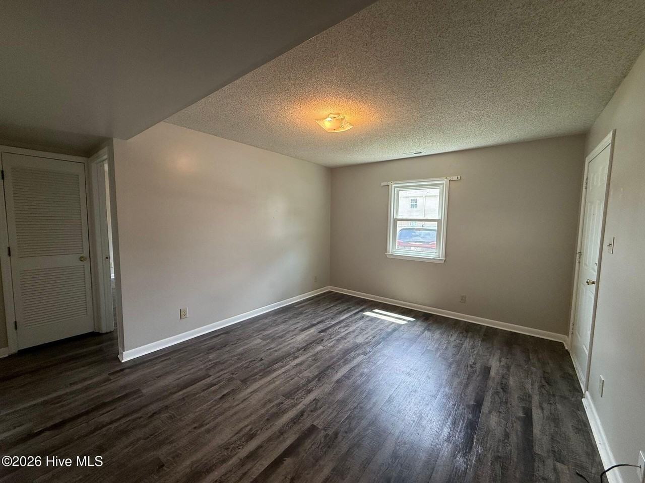2310 Indian Dr #9 - Photo 3 of 6
