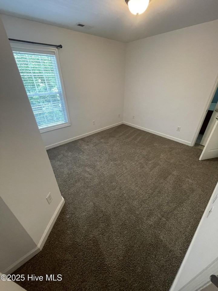 146 Broadleaf Dr - Photo 4 of 15