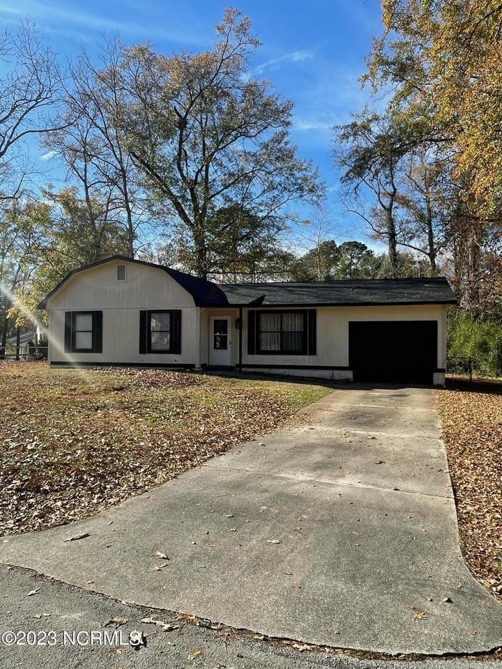 1002 Stillwood Cir - Photo 3 of 16