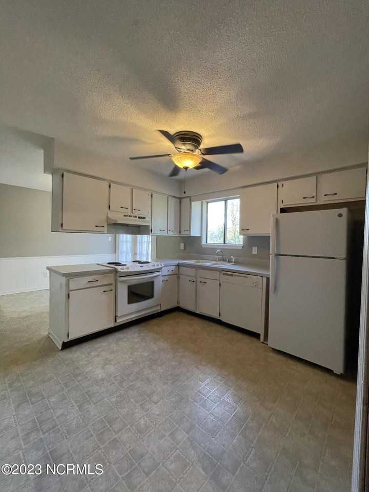 1002 Stillwood Cir - Photo 7 of 16