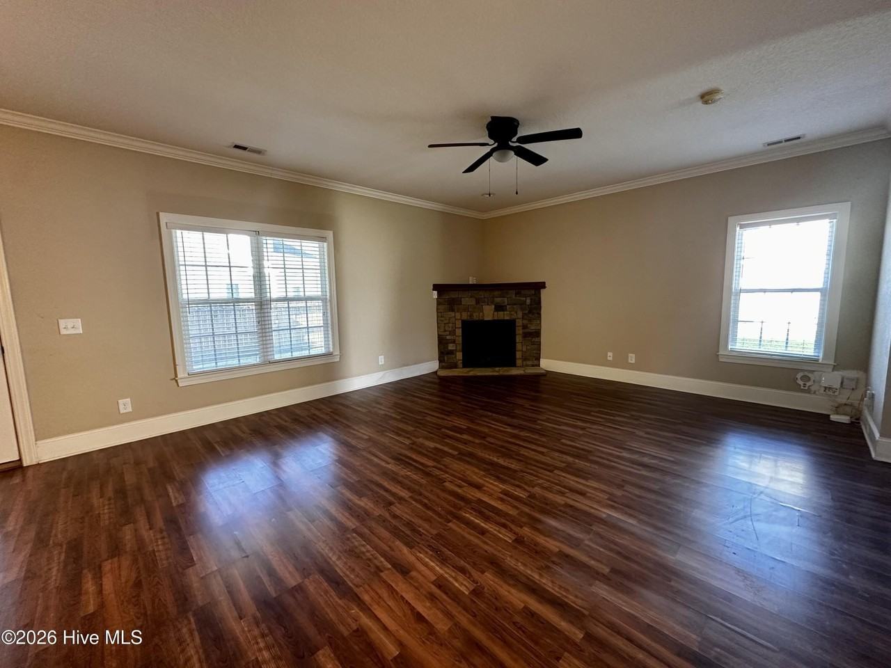 1855 Cambria Dr #B - Photo 3 of 23