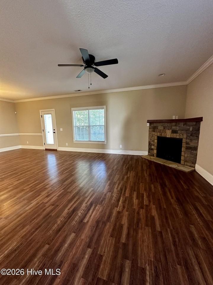 1855 Cambria Dr #B - Photo 4 of 23