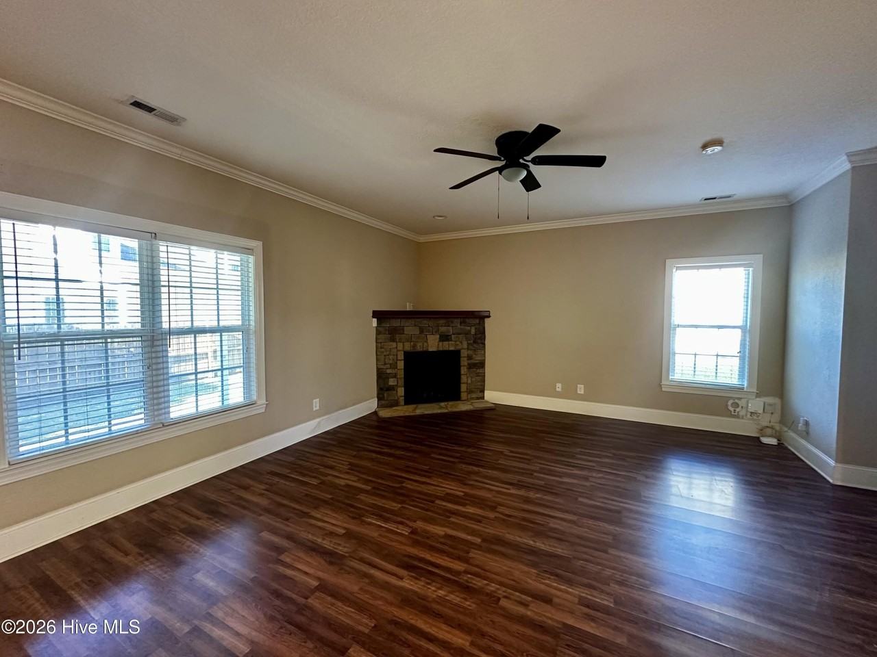 1855 Cambria Dr #B - Photo 5 of 23