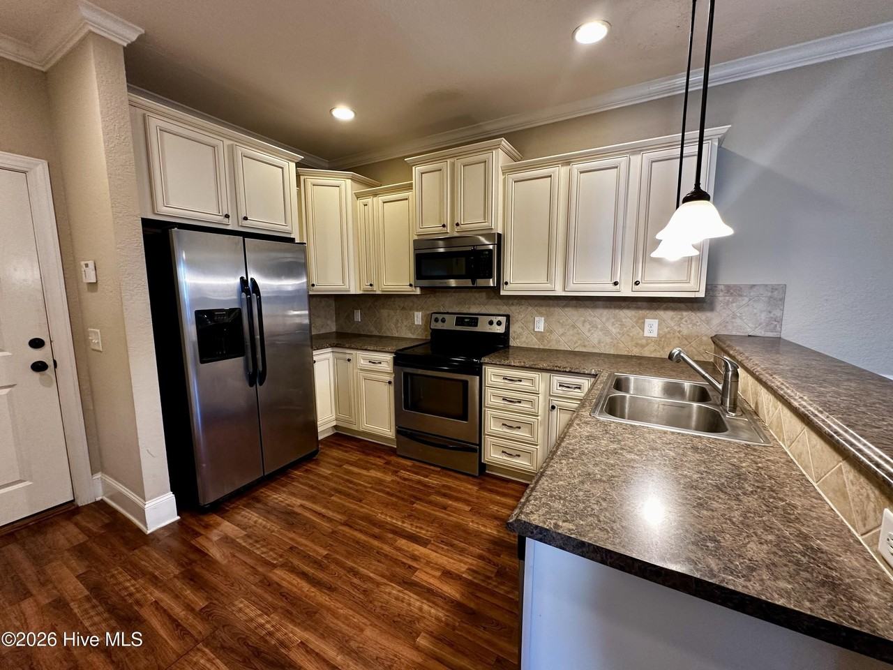 1855 Cambria Dr #B - Photo 6 of 23